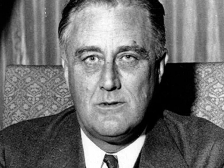 For how many of the Hundred Days did President Franklin Roosevelt order the U.S. banks closed?