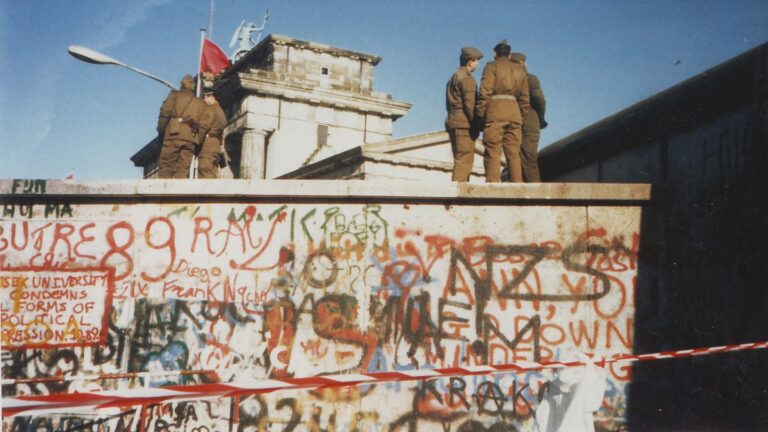 How long was the Berlin Wall?