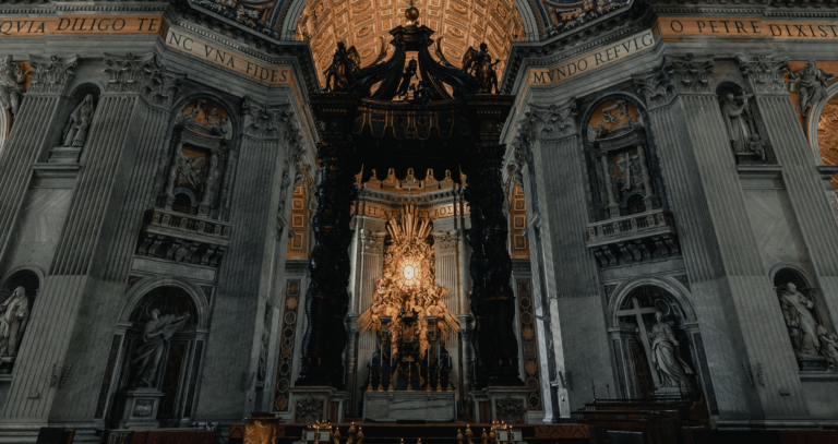 How many people can be seated in Saint Peter’s Basilica?