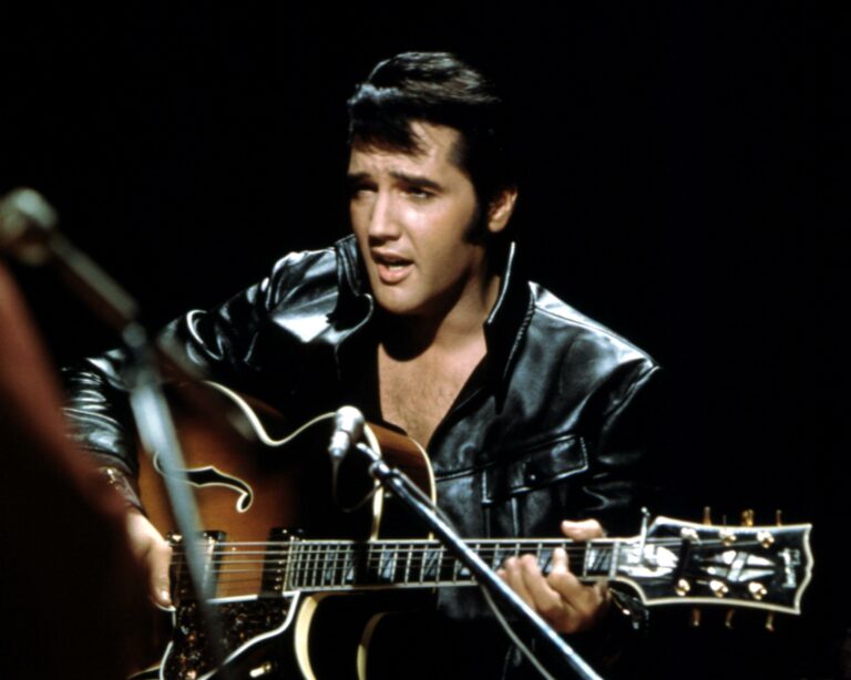 In how many movies did Elvis die?