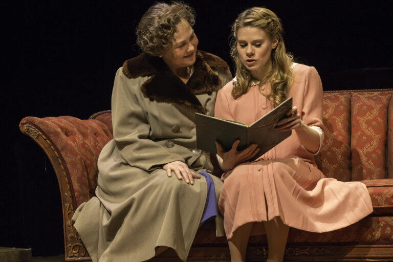 On what work did Tennessee Williams base The Glass Menagerie (1944)?