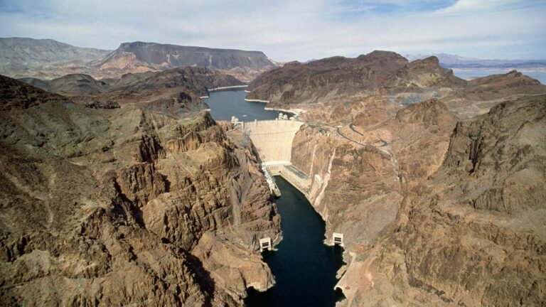 What is the difference between Hoover Dam and Boulder Dam?
