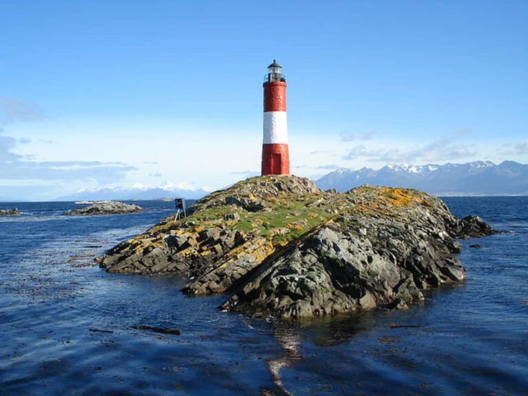 What is the oldest lighthouse in the world still in use?