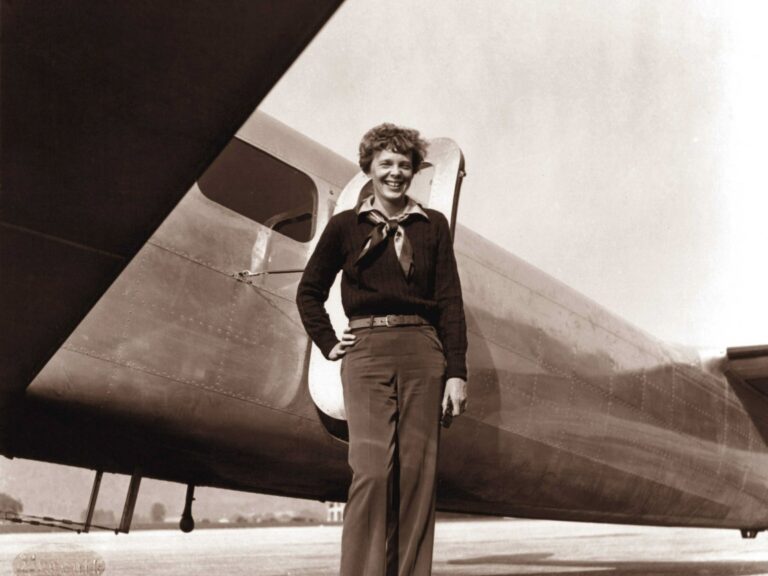 What was the intended destination of Amelia Earhart on her final flight?