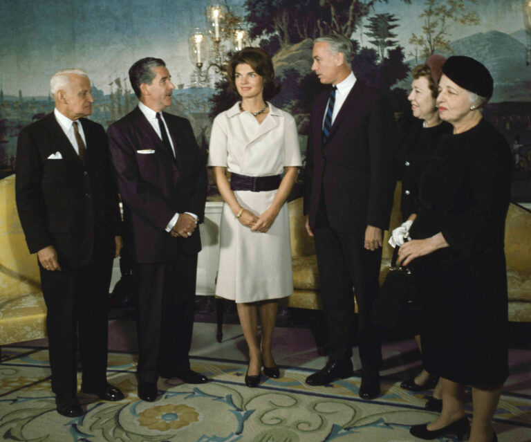 When did Jacqueline Kennedy lead a nationally televised tour of the White House?