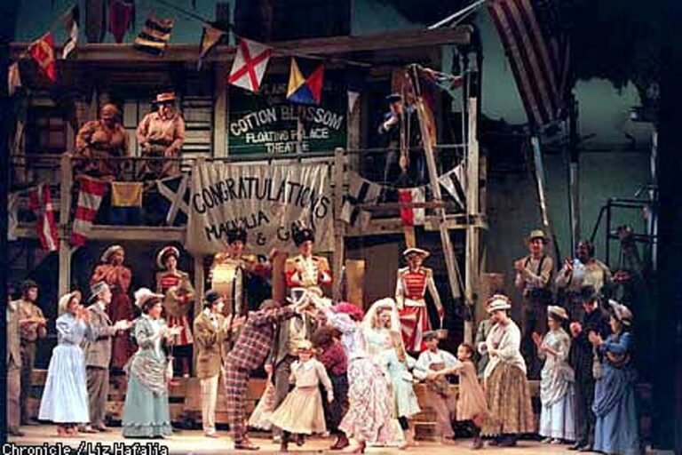 When did the first showboat open and when did the last showboat close?