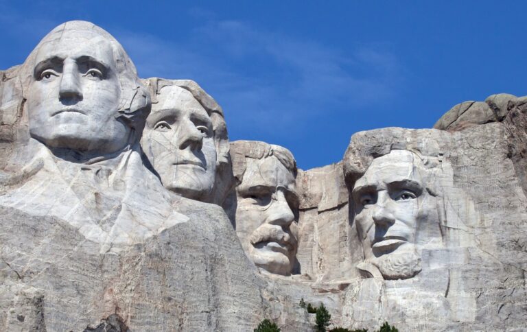 Which U.S. presidents are carved on Mount Rushmore?