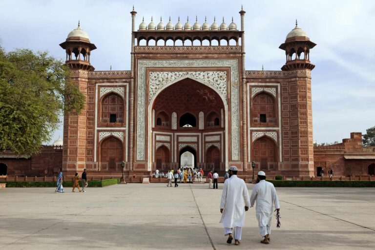 Who built the Taj Mahal in India?