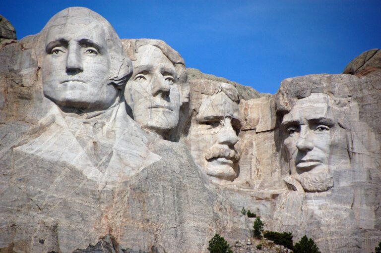 Who carved the faces on Mount Rushmore?