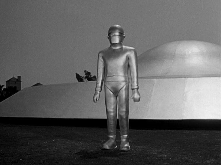 Who played Gort, the giant robot, in The Day the Earth Stood Still (1951)?