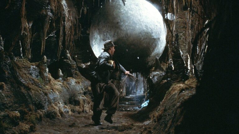 Who was first approached to play Indiana Jones in Raiders of the Lost Ark (1981)?