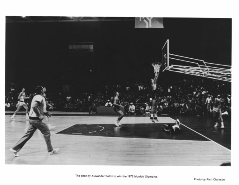Who won the U.S. vs U.S.S.R. Olympic basketball final in 1972?